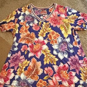 Johnny Was Janie Favorite Short Sleeve V‑Neck Swing Tee Leilah, Size L